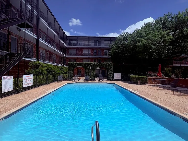 8401 N New Braunfels Ave #245 — Photo 16