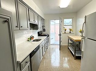 60-32 56th Ave #2R, Maspeth, NY 11378