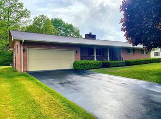 402 Overlook Dr, Beckley, WV 25801
