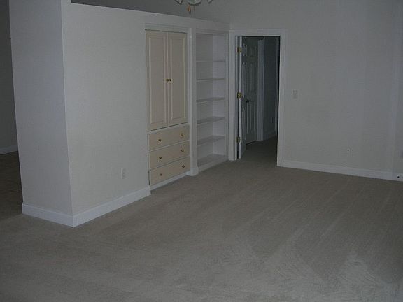 Family Room w/ Built-Ins