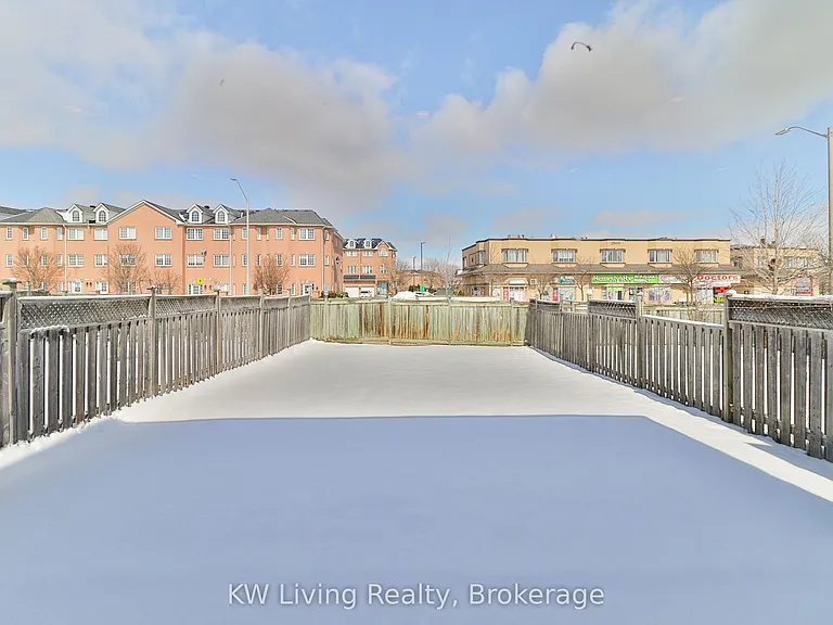 105 Chloe Cres — Photo 22