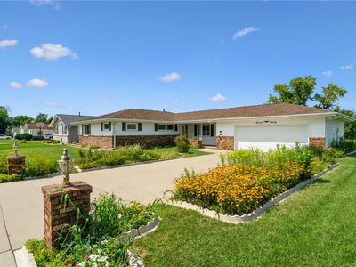 1990 Country Club Dr, Marion, IA, 52302