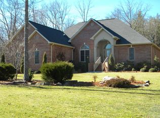 251 Riverchase Dr, Crossville, TN 38571