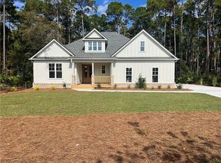 110 Clubhouse Cir, Saint Marys, GA 31558