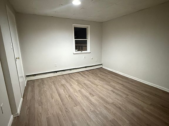 3rd image of 565 W Main St