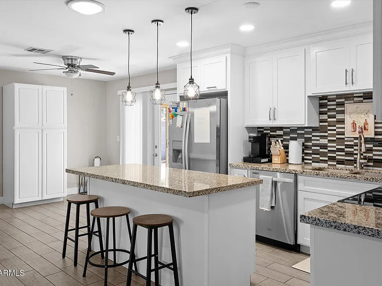 1211 W Palomino Dr — Photo 14
