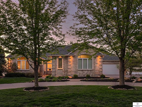2nd image of 542 S 249th Cir