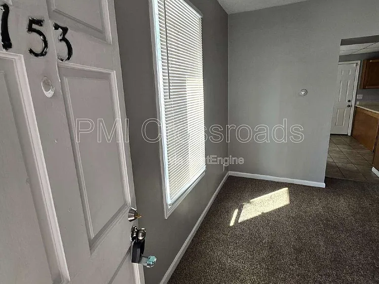 153 S Cypress Ave — Photo 7