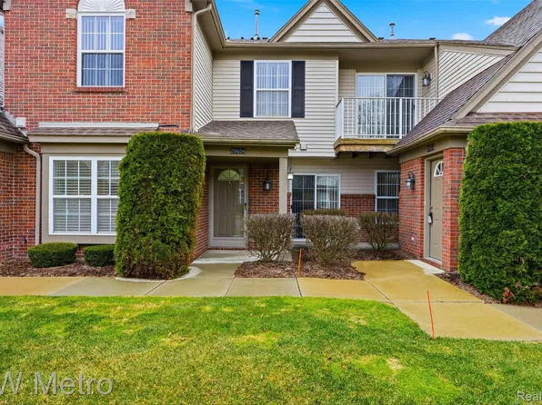 20656 Dunham Rd, Clinton Township, MI 48038