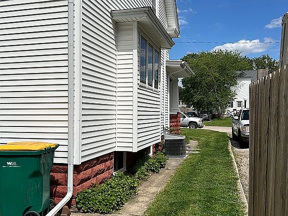 4th image of 578 Jefferson St