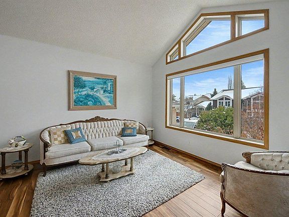 2nd image of 16 S Straddock Cres SW