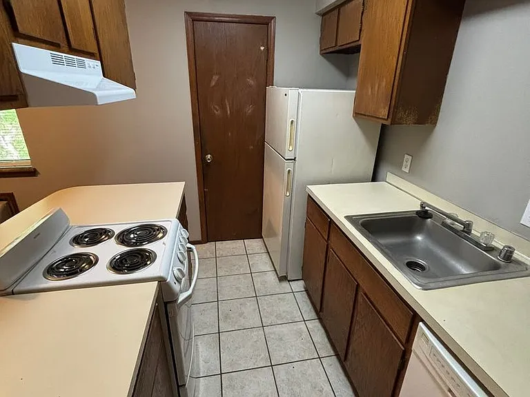 1390 W Wedington Dr #1-14 — Photo 5