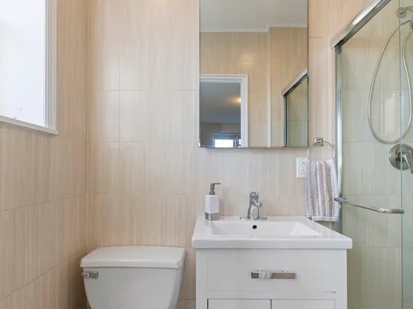 3750 Hudson Manor Terrace image 15 of 27