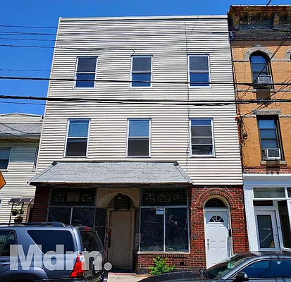 Rented by Mdrn Residential | media 11