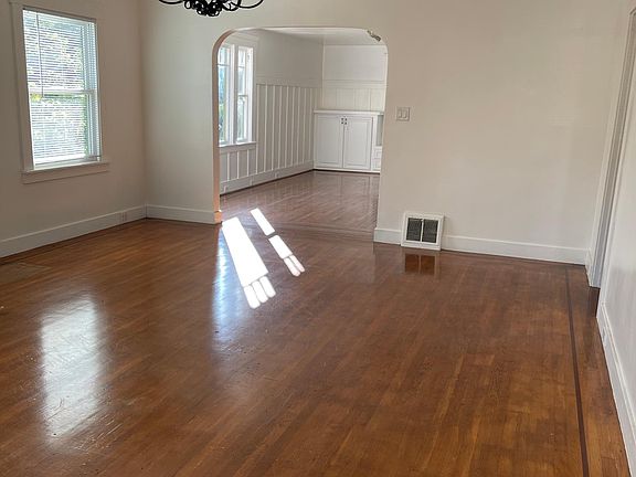 2nd image of 133 Ohio St