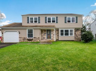 1051 Valley Rd, Warminster, PA 18974