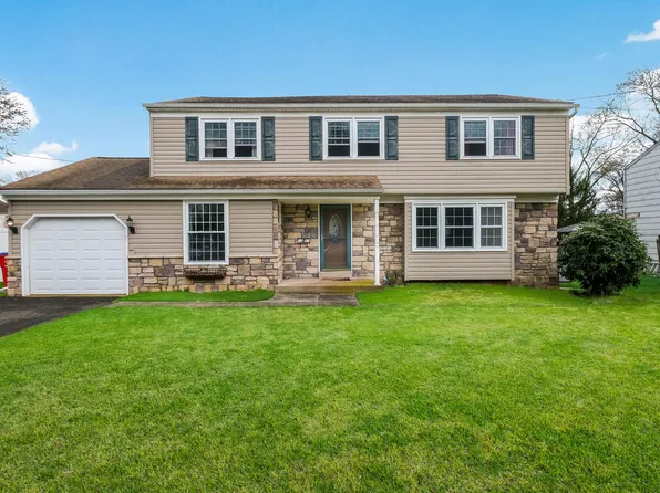 1051 Valley Rd, Warminster, PA 18974