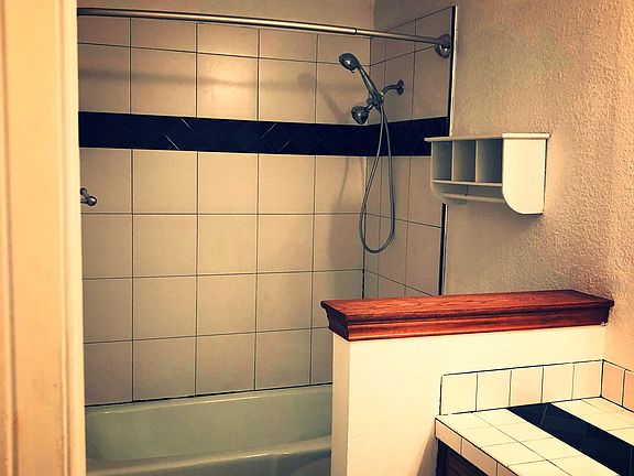 Full Guest Bathroom 