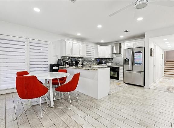 5th image of 1015 Roselawn St