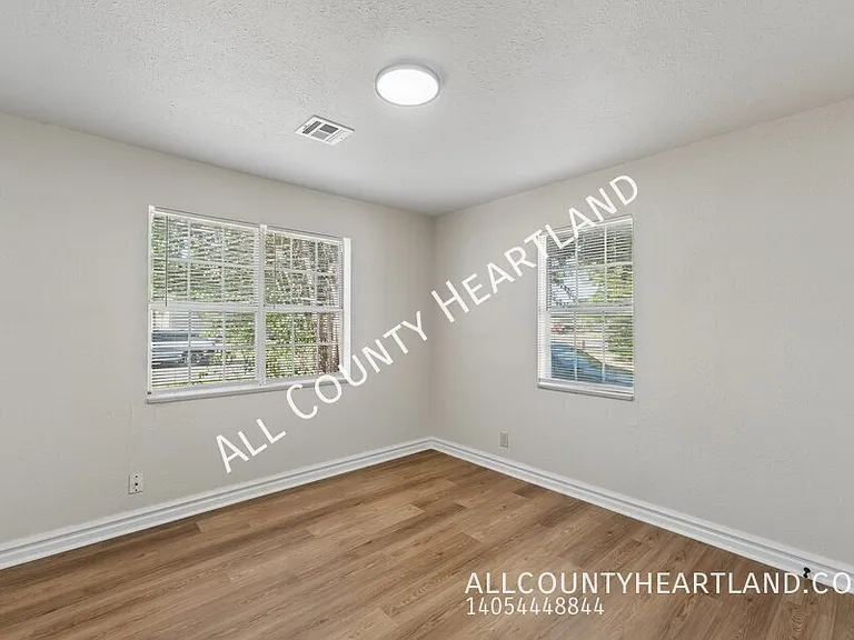 912 SW 48th St — Photo 7