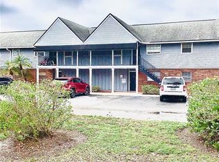 200 Country Club Dr APT 407, Largo, FL 33771