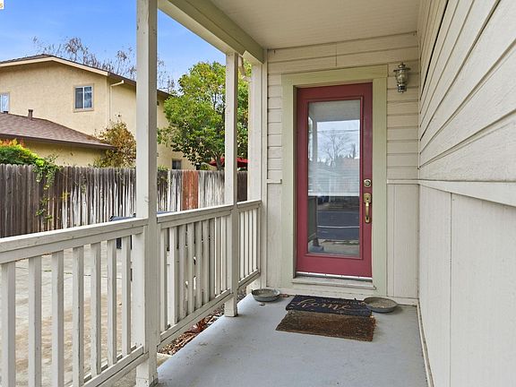 3rd image of 2155 Chestnut St