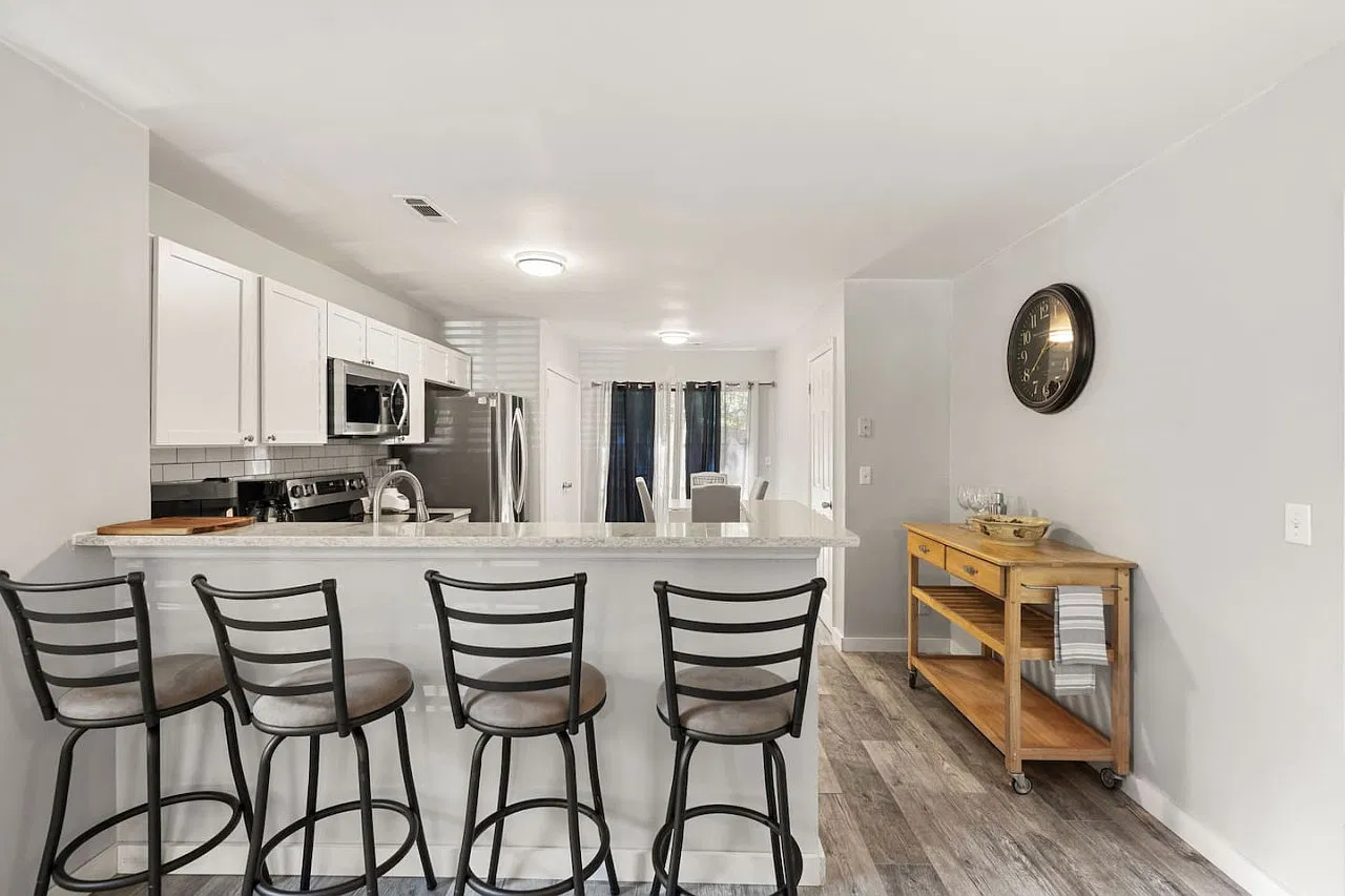 2 bed, 900 sqft, $1,650 — Photo 3