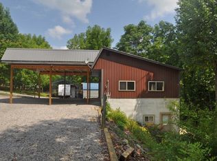 136 Lakeview Cir, Byrdstown, TN 38549