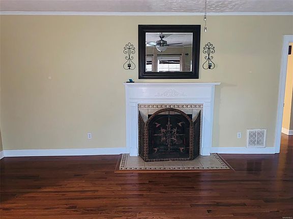 4th image of 25 Brantwood Dr