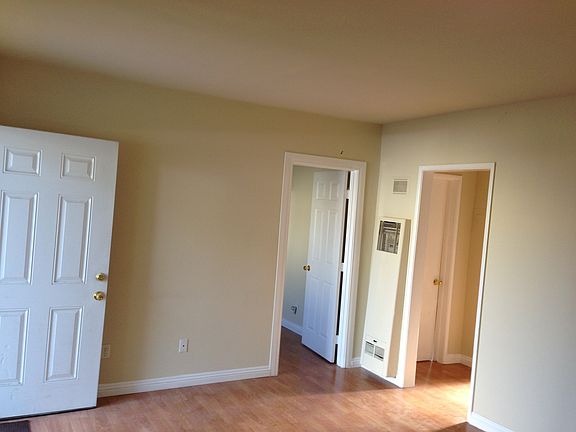 4th image of 706 S Atlantic Blvd APT C