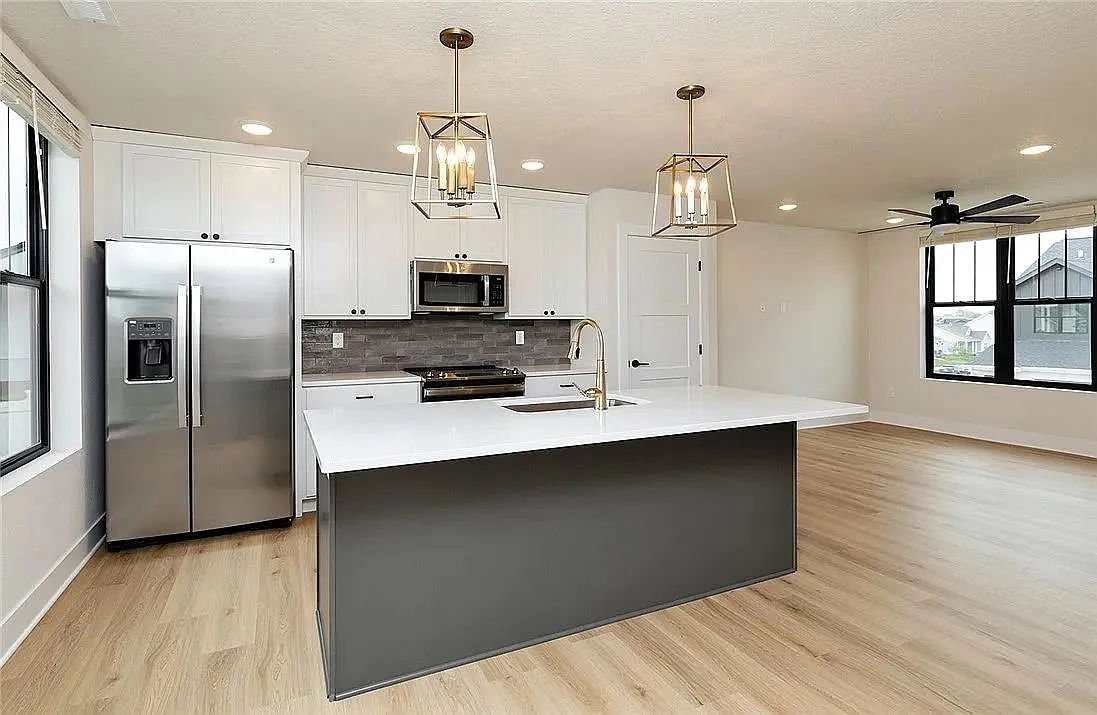 2825 SW Prairie Trail Pkwy — Photo 3