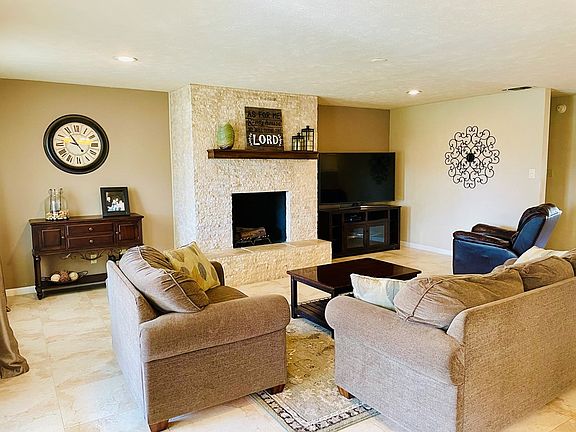 3rd image of 111 Skyview Dr W