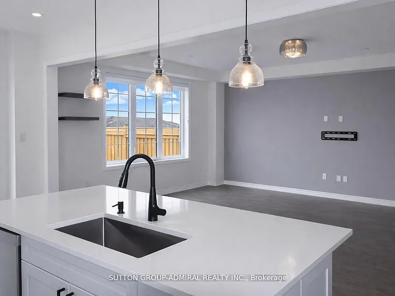 65 Barkerville Dr — Photo 39
