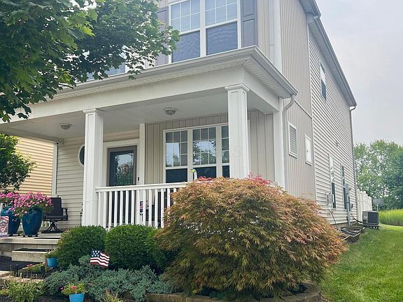 3rd image of 7979 Ashenden Dr