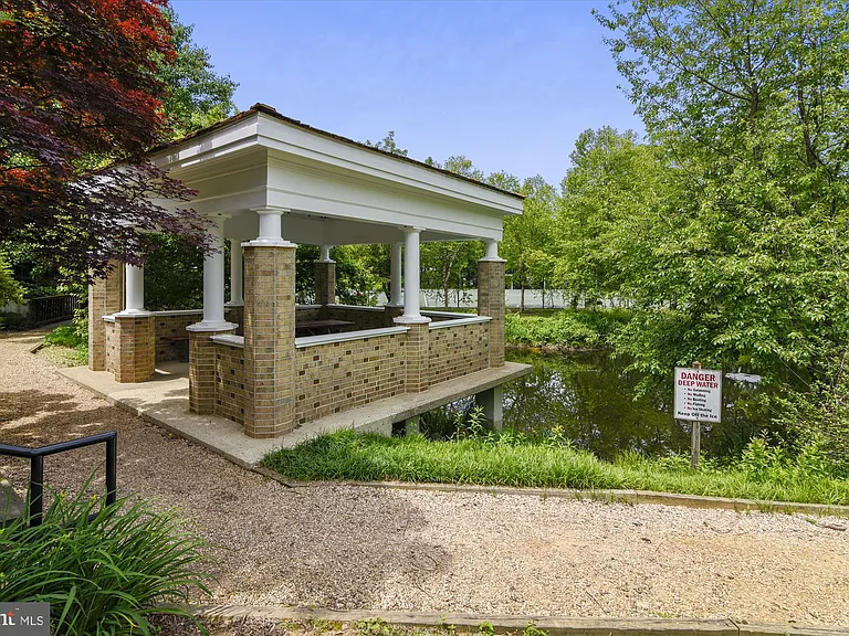 8370 Greensboro Dr #422 — Photo 34