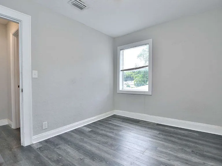 912 Hart St #B — Photo 16