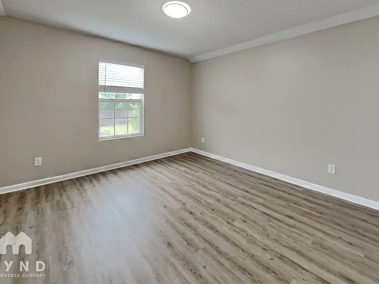4076 Clovelly Dr — Photo 16
