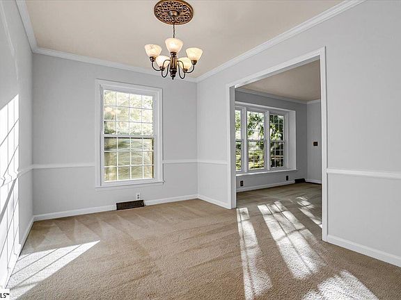 5th image of 603 Great Glen Ct