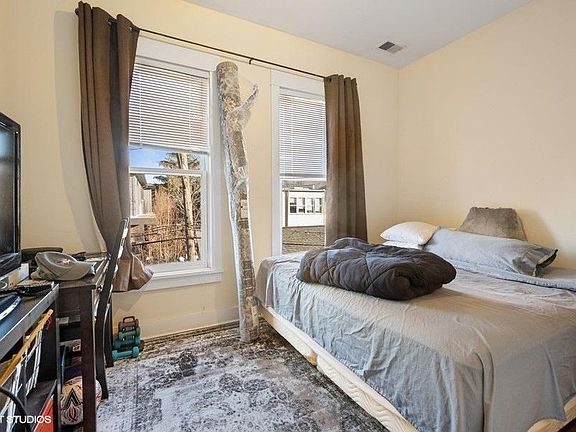 5th image of 2212 W Sunnyside Ave Ste 2