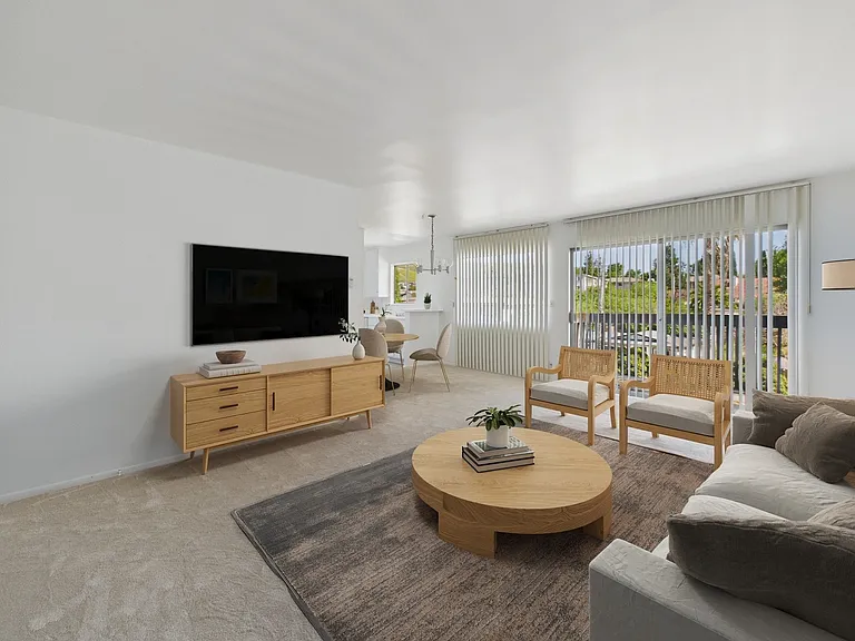 La Cresta Apartments — Photo 9