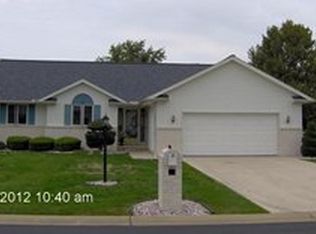 34 Sun Valley Dr, Fremont, OH 43420