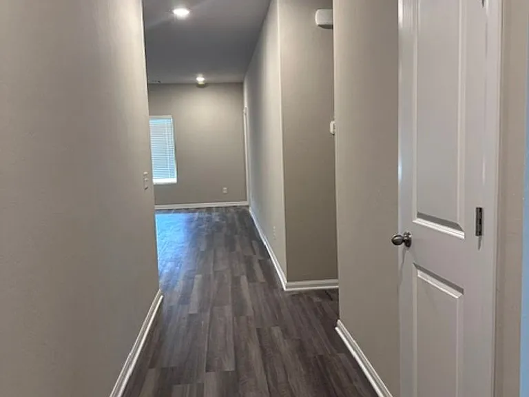 8105 Solare Pl — Photo 2
