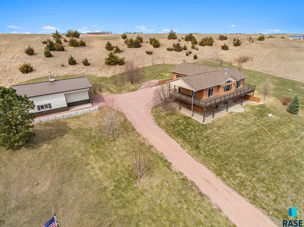 26017 Hideway Pl, Canistota, SD 57012