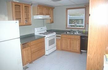 2nd image of 914 N Main St