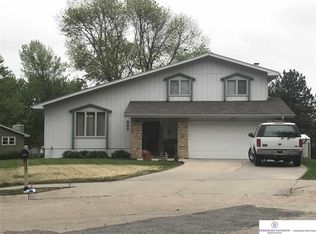 802 Cody Cir, Papillion, NE 68046