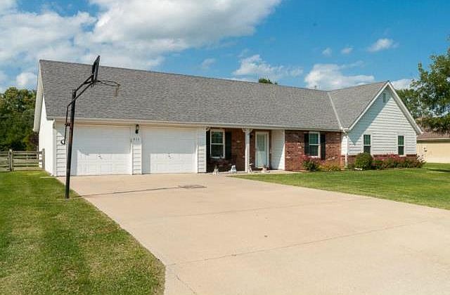 1st image of 855 Myers Dr