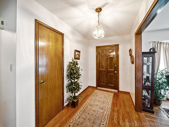 3rd image of 731 Kingfisher Rd