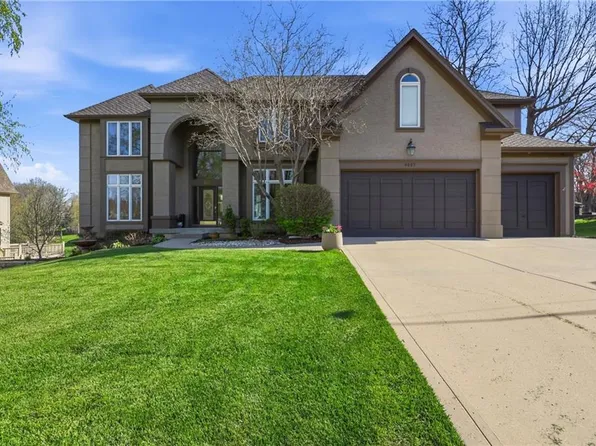 9227 Redbud Ln, Lenexa, KS 66220
