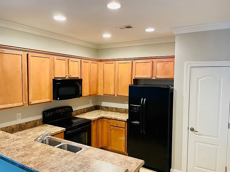 1032 Fairway Ln — Photo 9