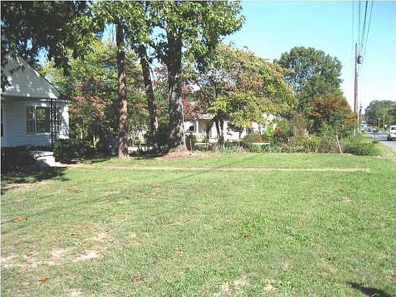 5th image of 18 Lawrence Dr